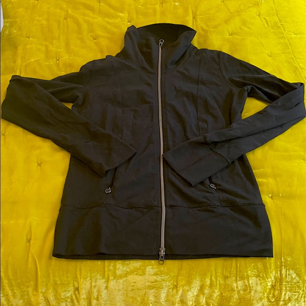 LULU LEMON BLACK JACKET SIZE 8